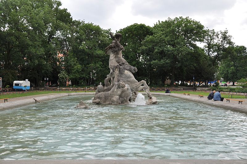 marie-fngt-feuer-mnchen-neptunbrunnen-04-03004